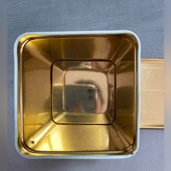 Vintage metal Suzy’s Zoo 1979 Christmas tin and JSNY tray - Picture 16 of 17